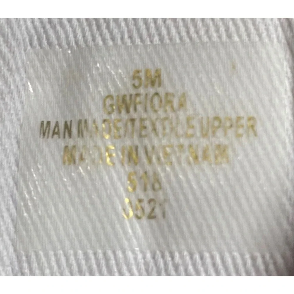 Guess 🤎🖤💛Wedge Heel Sneakers White Leather Gold Trim Monogram‎ Logo Size 5 US